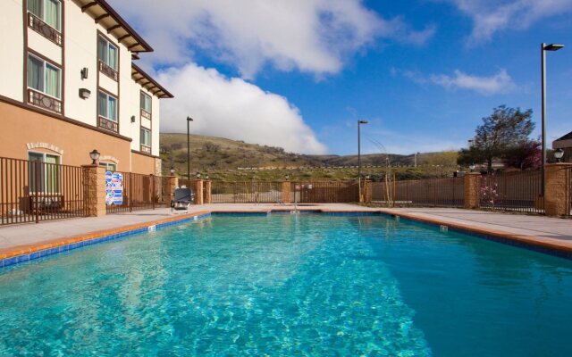 Holiday Inn Express & Suites Frazier Park by IHG