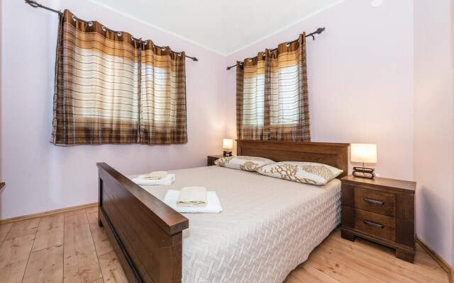 Stunning Home in Sibenik With Wifi and 5 Bedrooms