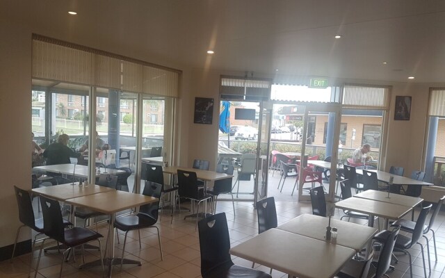 Jopen Cafe & Motel