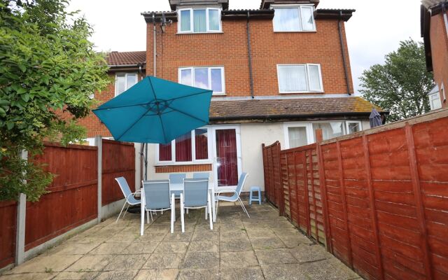 Beautiful 3 Beds House - Thamesmead