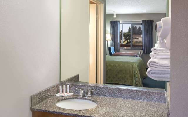 Days Inn by Wyndham Ontario Airport