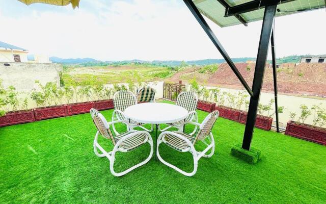 Cheerful 1 Bedroom Spacious Apartment With Rooftop Open View