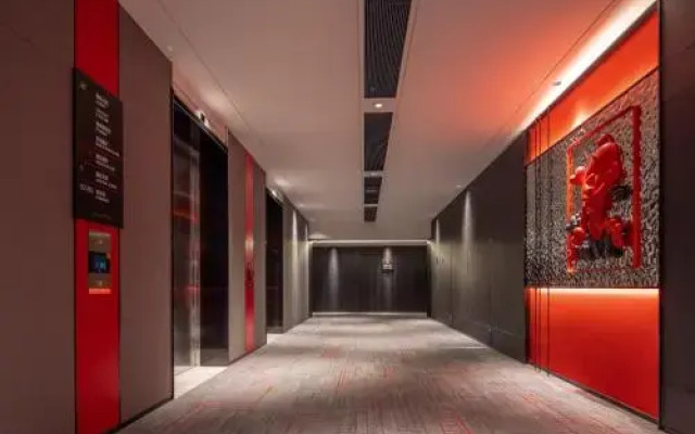 Radisson RED Hotel Zhuhai Gongbei Port