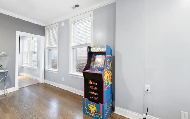 Stylish 2BR Urban Retreat in River West