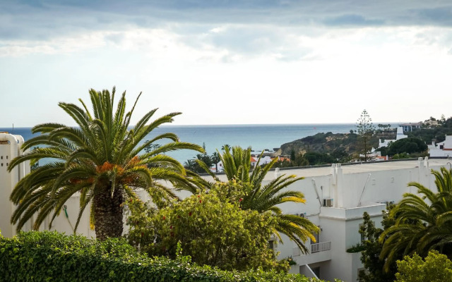 Oura Sunrise II Apartment by Stay-ici, Algarve Holiday Rental