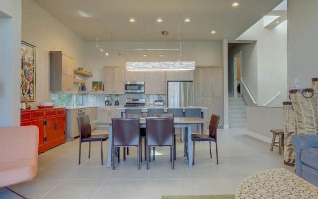 Casa Del Stoke 3 Bedroom Home by RedAwning