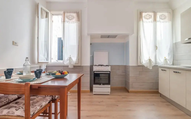 Family Colours near Rialto Mercato