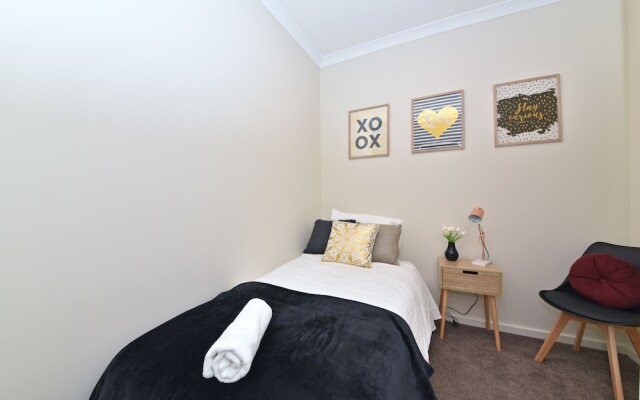 Modern Apartment in Perth City 1703