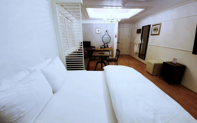 Uneed Hotel