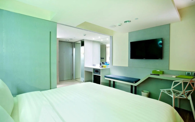 FX INN Kaohsiung Zhonghua Road Branch