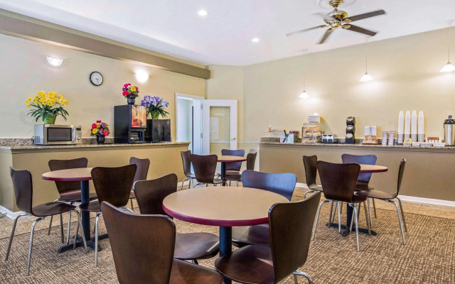 Rodeway Inn Lyons - La Grange