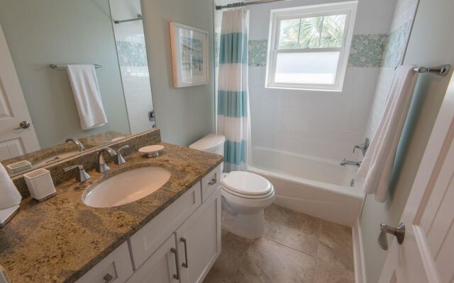 Azure Beach House Apartment 3