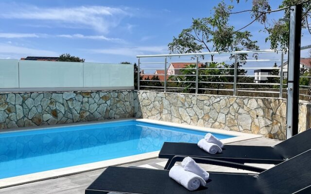 Sunny apartment with a Private Pool