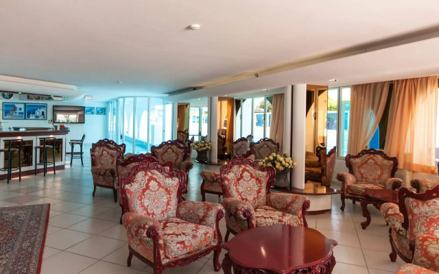 Mayflower Beach Hotel