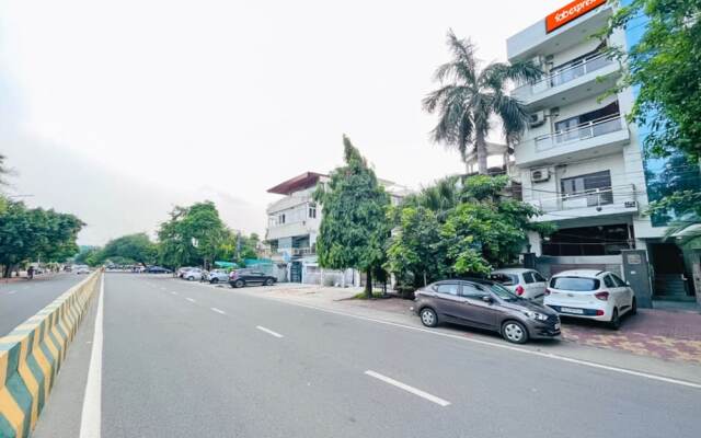 FabHotel Comfirt Inn