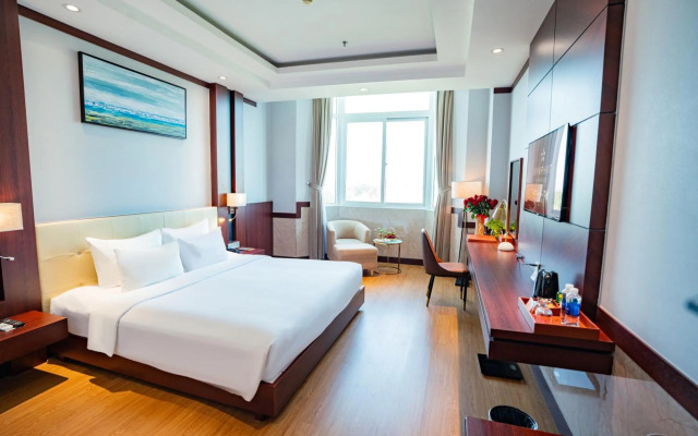 Van Phat Riverside Hotel