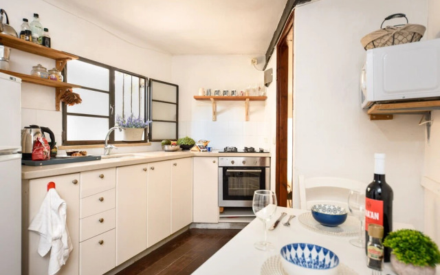 Modern-Rustic Haven in the City by Sea N Rent