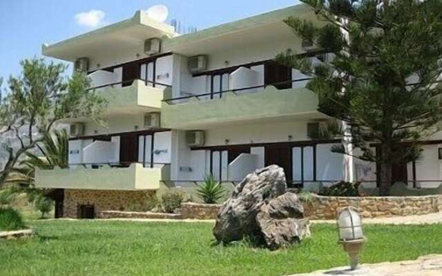 Albatros Studios & Apartments