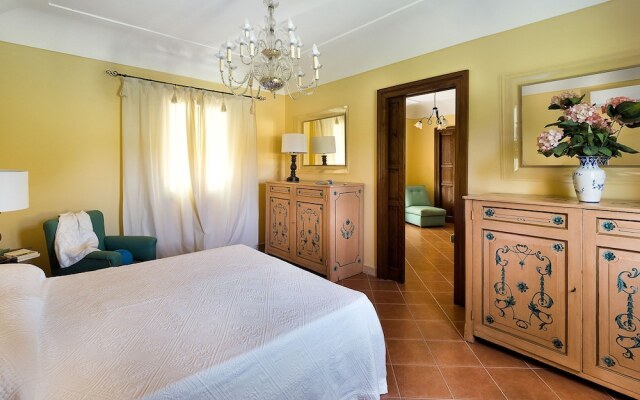 Elegant Villa With Swimming Pool and Garden, in a Quiet Area Close by Salemi