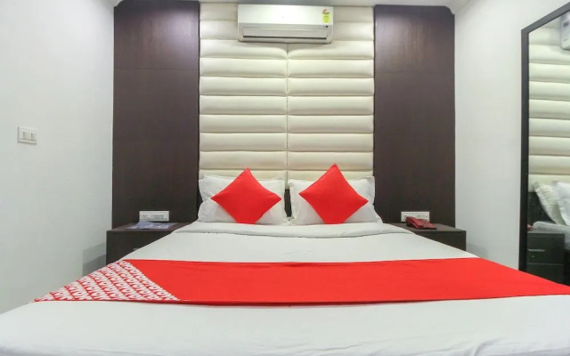 OYO 26990 Hotel Ivory Grande