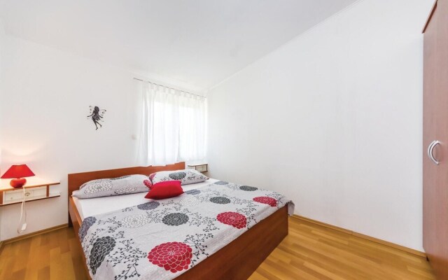 Beautiful Apartment in Maslenica With 3 Bedrooms and Wifi