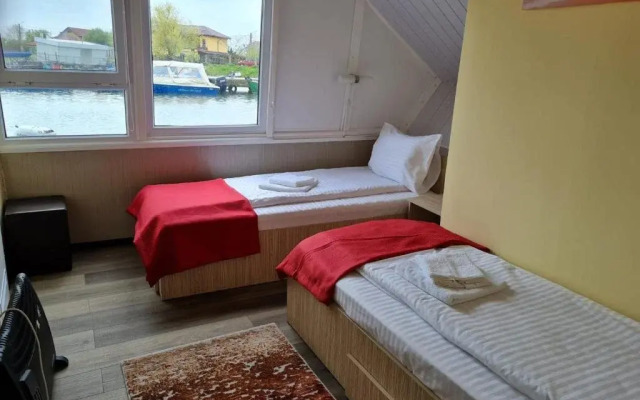 Hotel Plutitor Casa Pescarilor