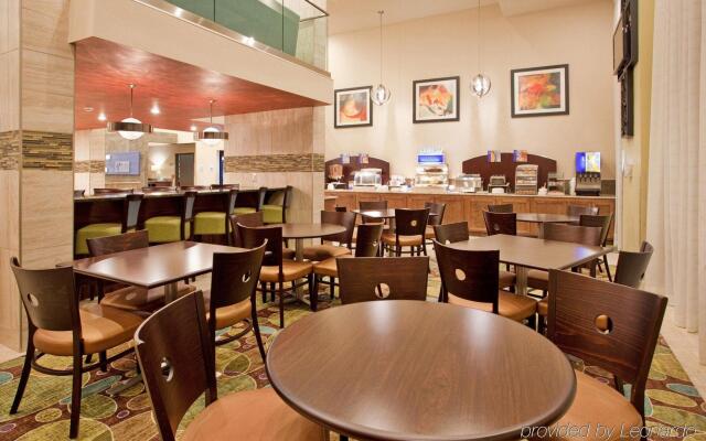 Holiday Inn Express Hotel & Suites Branson 76 Central, an IHG Hotel