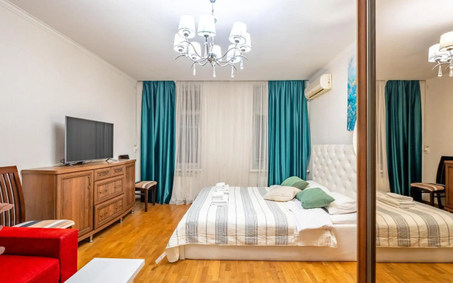 Just another comfy apartment on the main squere. 2 bedrooms, own heating, AC