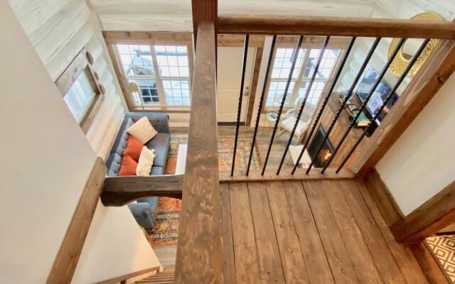 Black Bear #1 2 Bedroom Cabin