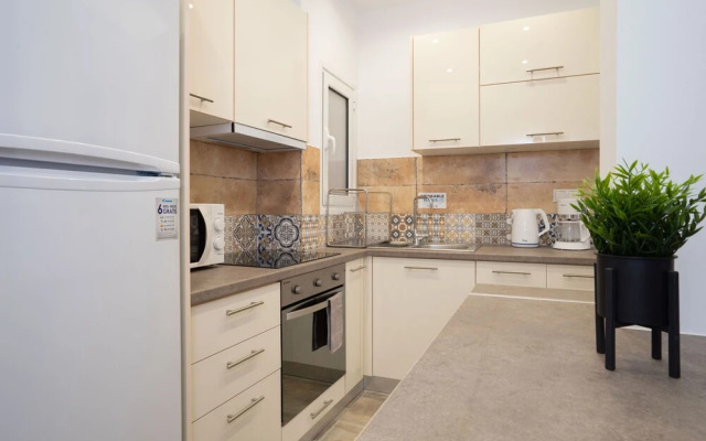 Black Pearl apt in Koukaki