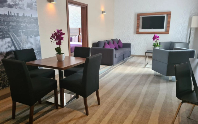 Warsaw Plaza Hotel