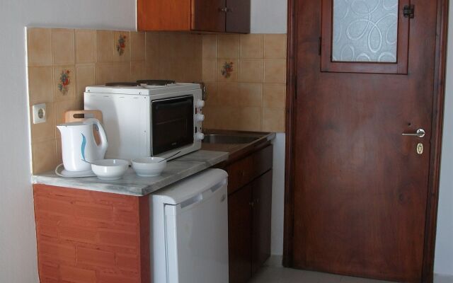 Aronis Apartments