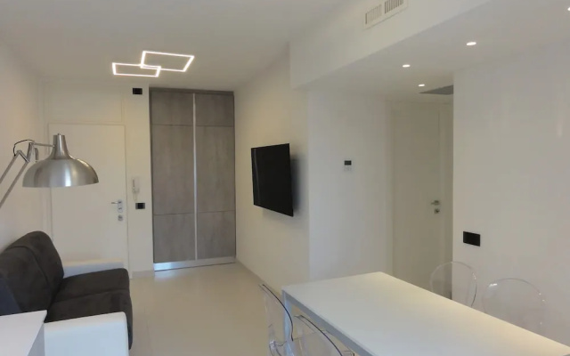 Very Comfortable Seafront Apartment
