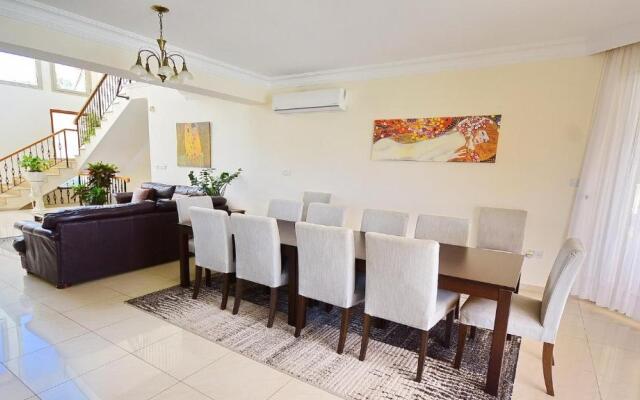 Katina Beach Villa