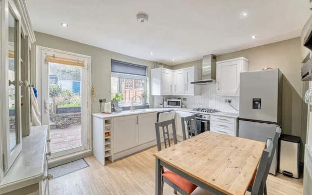 Host Stay Loughborough Road House