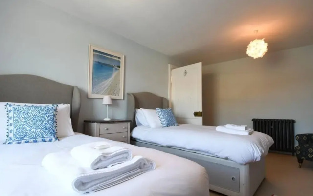 Amazing river view house sleeps 8