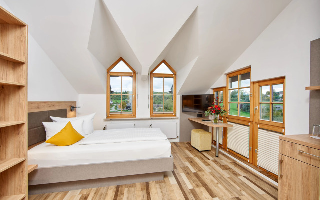 Hotel Wo Der Hahn Kräht