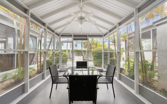 Perfectly Located in the Heart of Seven Mile Beach by RedAwning