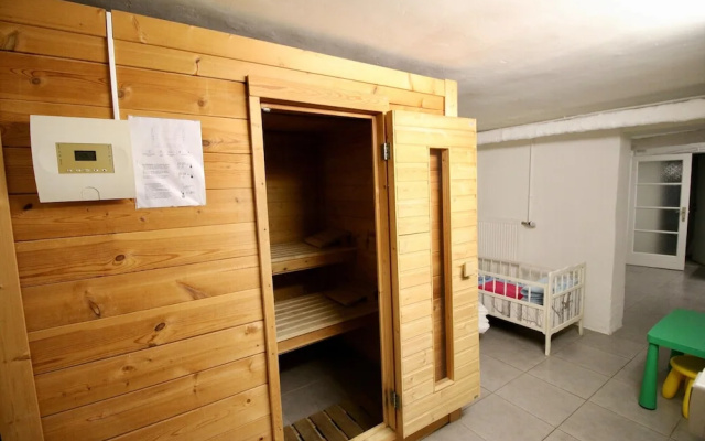 Spacious Villa with Hot Tub & Sauna in Ardennes