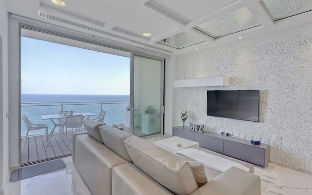 Luxury Apt Ocean Views in Tigne Point, With Pool
