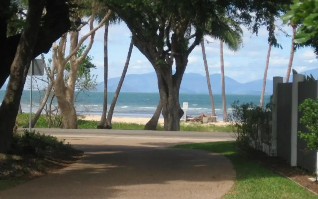 AFFORDABLE ISLAND ESCAPE! Queen Studio, Nelly Bay