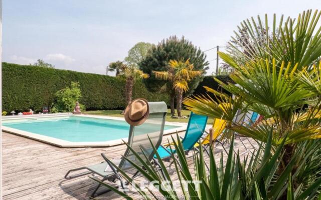 Beautiful Louisiana villa sleeps 6 with pool