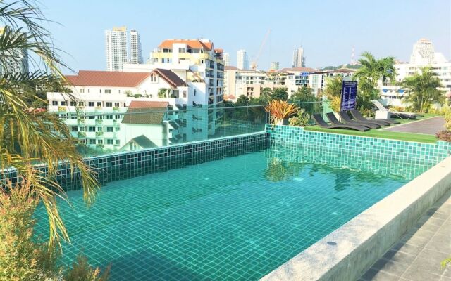Fantastic Roof top Pool!