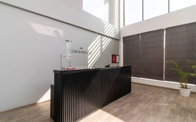 OYO Townhouse 120 The Axis