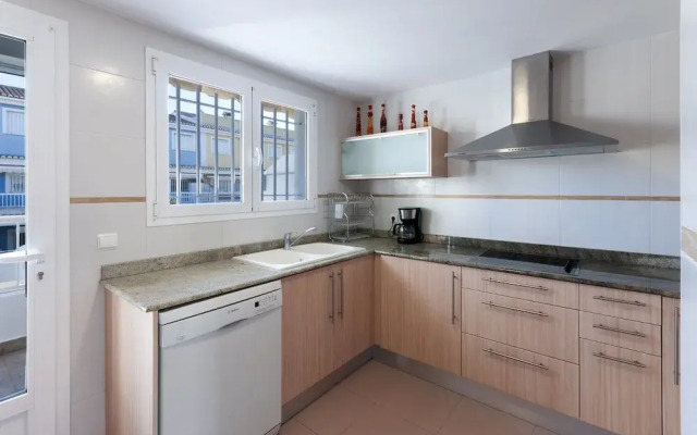 Golden in Gandia With 3 Bedrooms and 3 Bathrooms