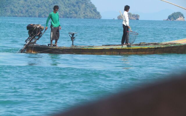 Melina's Beach Front Bungalow