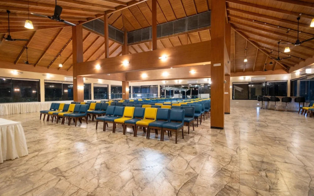 Freesia Resort by Express Inn