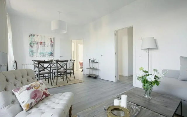 The Best Location, 8pax, 3BD & 2Bth, Reina Sofia II