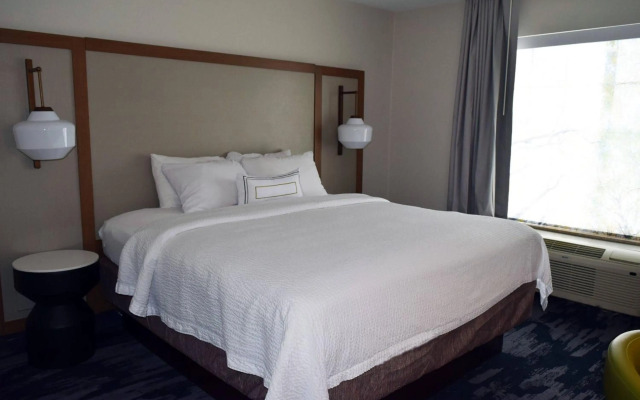 Fairfield Inn and Suites by Marriott Youngstown Austintown