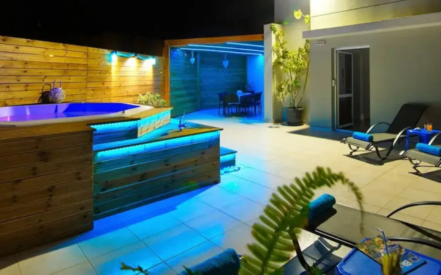Luxury Sea View Penthouse with Hot Tub